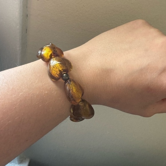 Yellow / gold toned heart costume bracelet - Picture 3 of 5